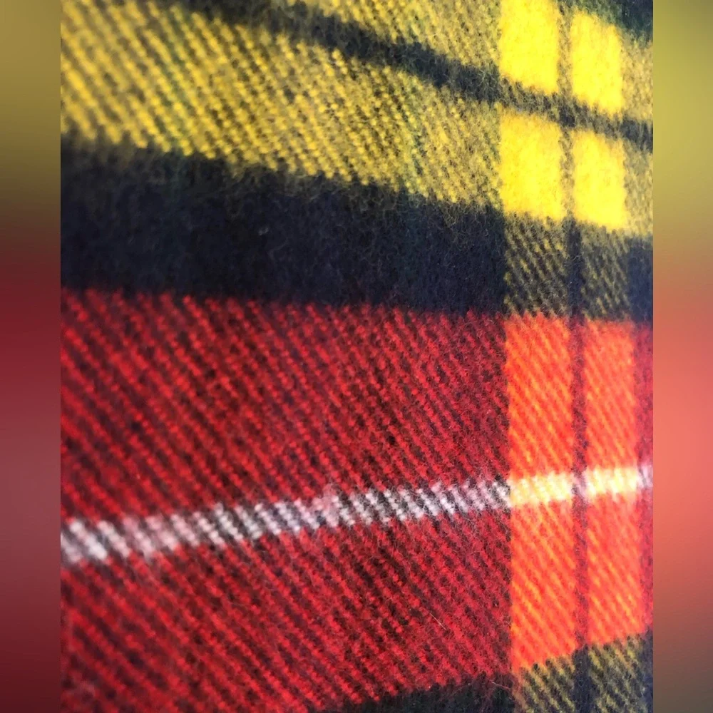 Giorgio Armani Muffler 100% Cashmere Tartan Plaid Fringe Wrap Scarf